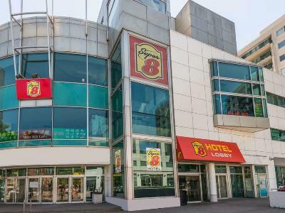 Super 8 By Wyndham Downtown Toronto Hotel Exterior photo